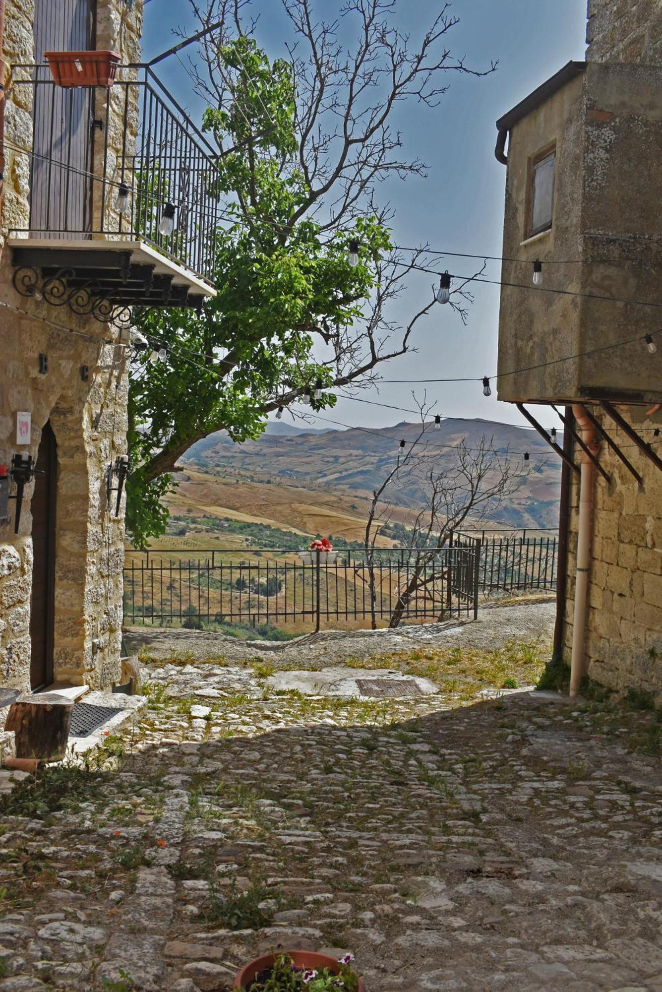 Casa Vacanze La Dimora Di Santa Barbara Petralia Soprana Bagian luar foto