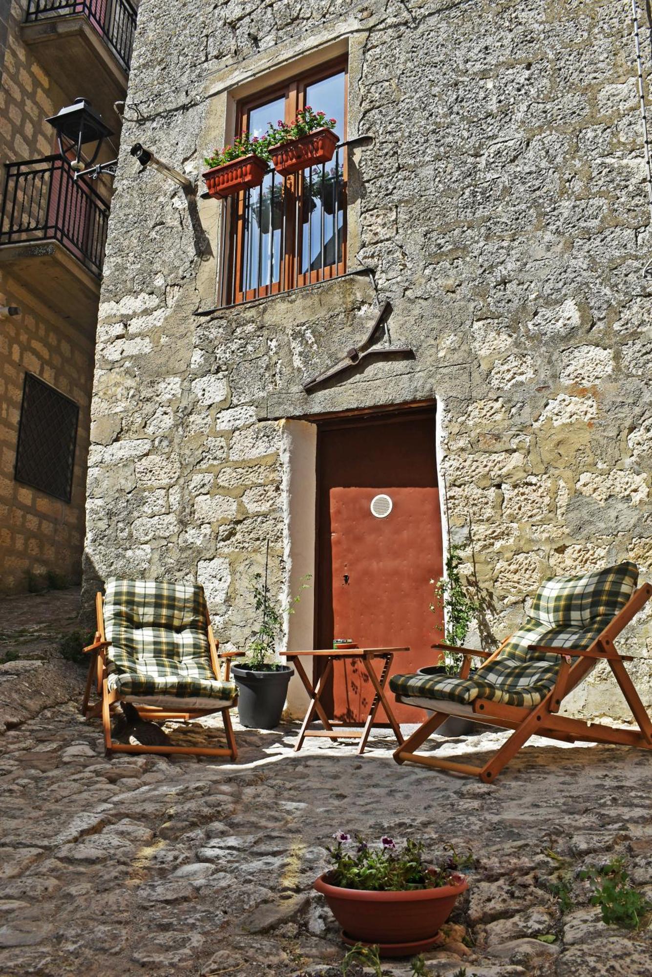 Casa Vacanze La Dimora Di Santa Barbara Petralia Soprana Bagian luar foto
